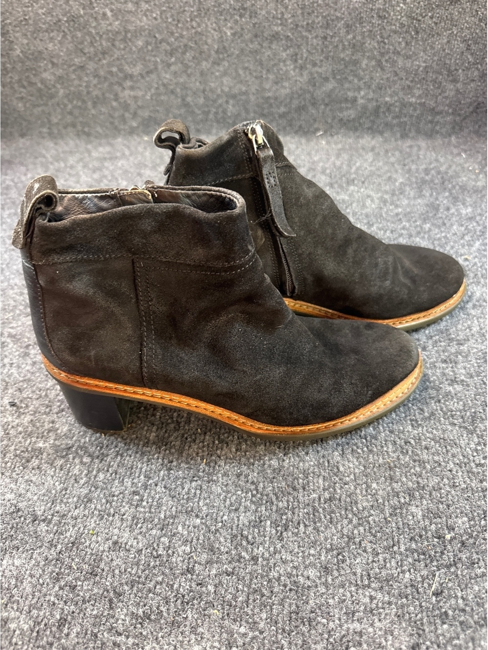 Clarks Women’s Black Suede Ankle Boots Size 9.5 M Side Zip Block Heel Booties